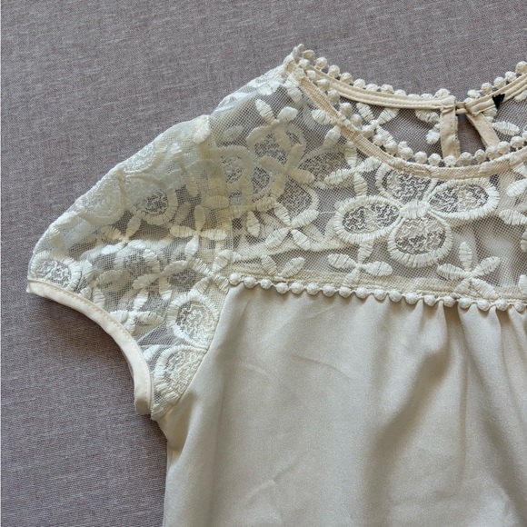 Cream lace boho blouse. - Picture 5 of 8